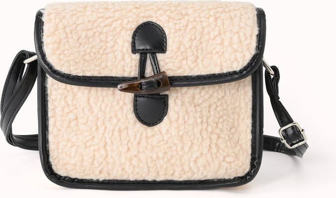 Nouka - Tas van teddy-stof met zwarte details