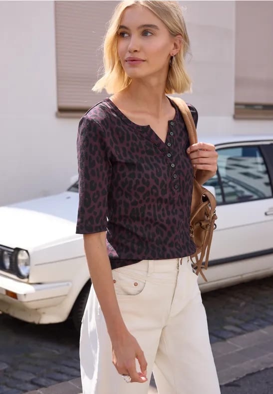 Shirt met split in de hals en luipaardprint