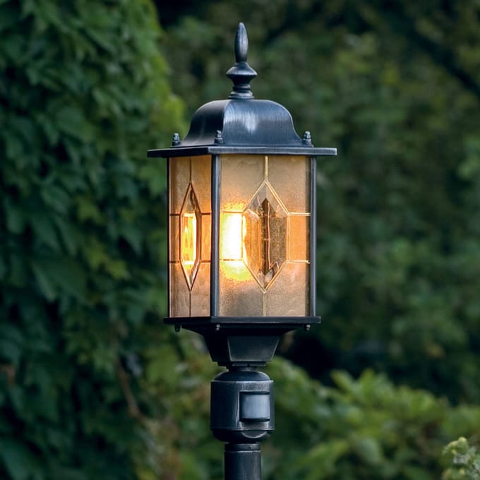 Konstsmide Praktische padlamp Milano met bewegingsmelder