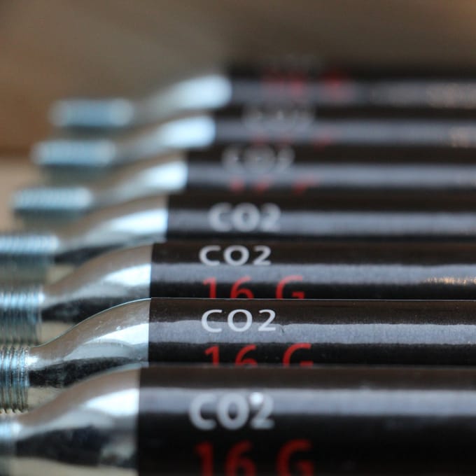 30x Trivio CO2 patroon 16 gr met draad