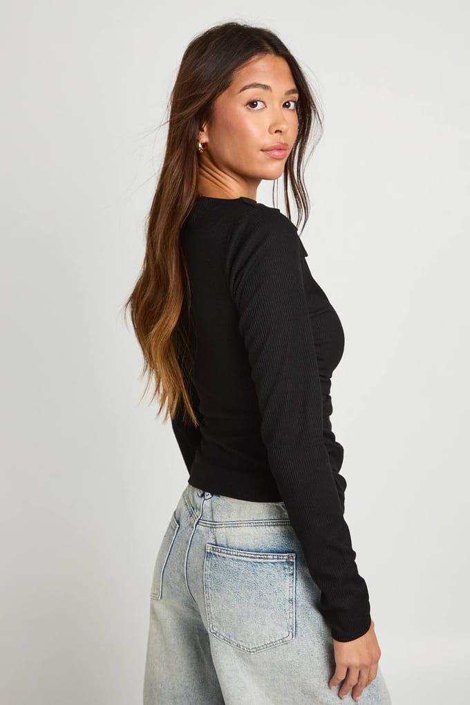 boohoo Dames Geribbeld gedrapeerde voorkant top met lange mouwen | Black | Maat: 6