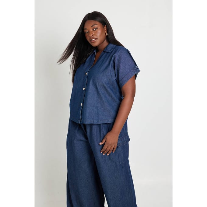 boohoo Dames Plus Chambray Korte Mouw Button-down Shirt | Indigo | Maat: 44