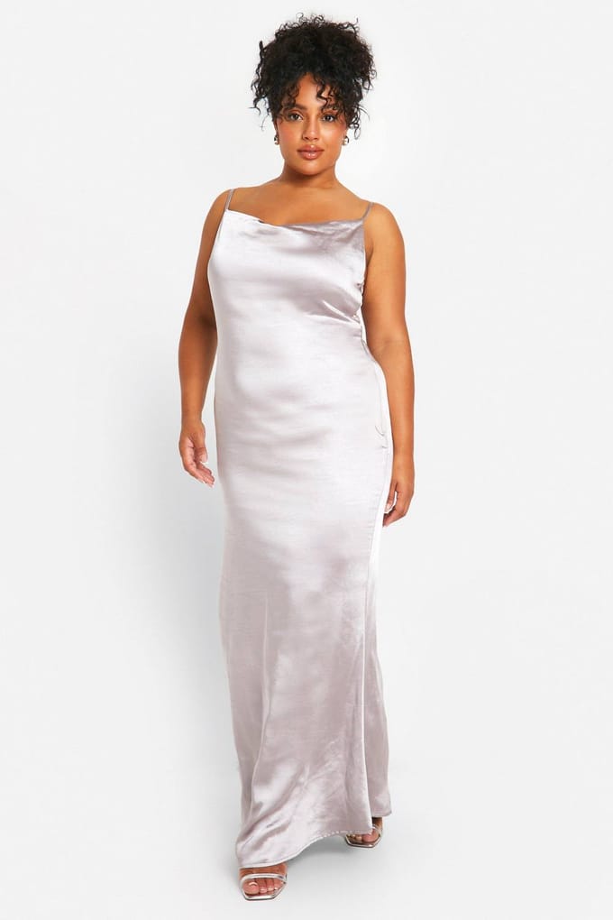 boohoo Dames Plus Satin Sluierhals Maxi Jurk | Zilver | Maat: 46