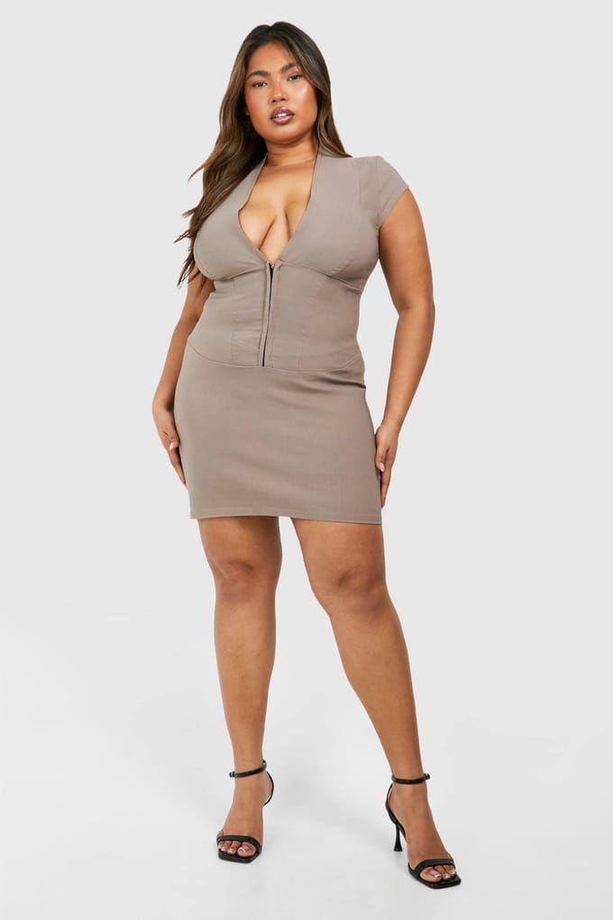boohoo Dames Plus Corset Hook En Eye Bodycon Jurk | Taupe | Maat: 46