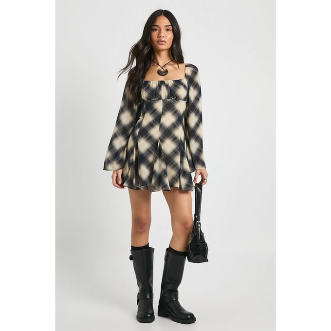 boohoo Dames Bekijk Chiffon Godet Mini-jurk | Navy | Maat: 10