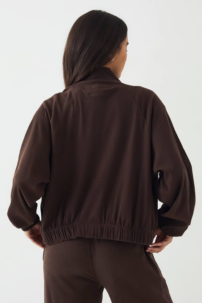 Dames DSGN Studio Geribbelde Doorritsbomber met Tunnelhals | Dark Chocolate | Maat: XL