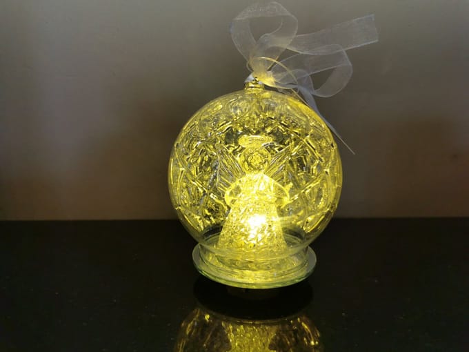 Engel in glazen bol met led verlichting