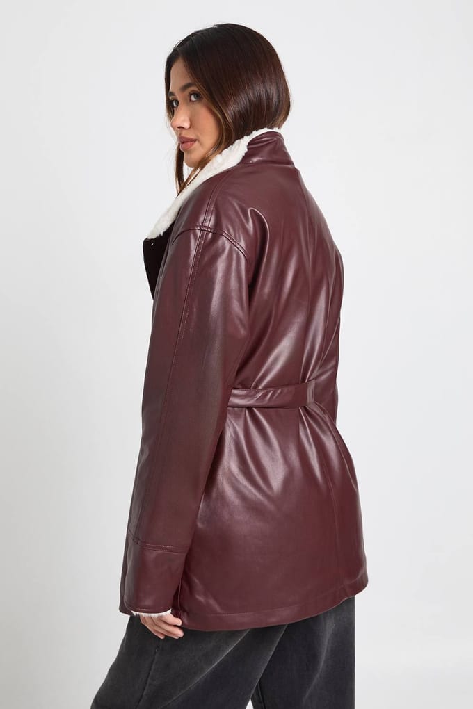 boohoo Dames Belted Borg Lined Aviator | Burgundy | Maat: 8