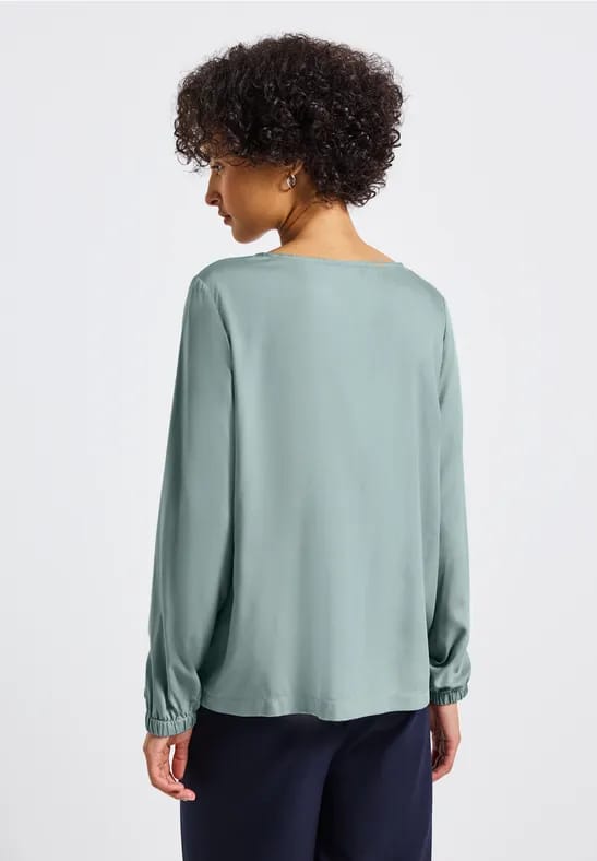 Blouse met ronde hals en uitsnijding