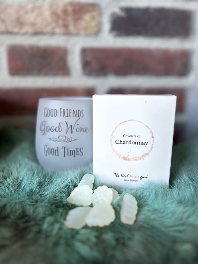 Creaties van Hier - Cadeaupakket Wijnglas Good Friends + gift package Chardonnay - Glas