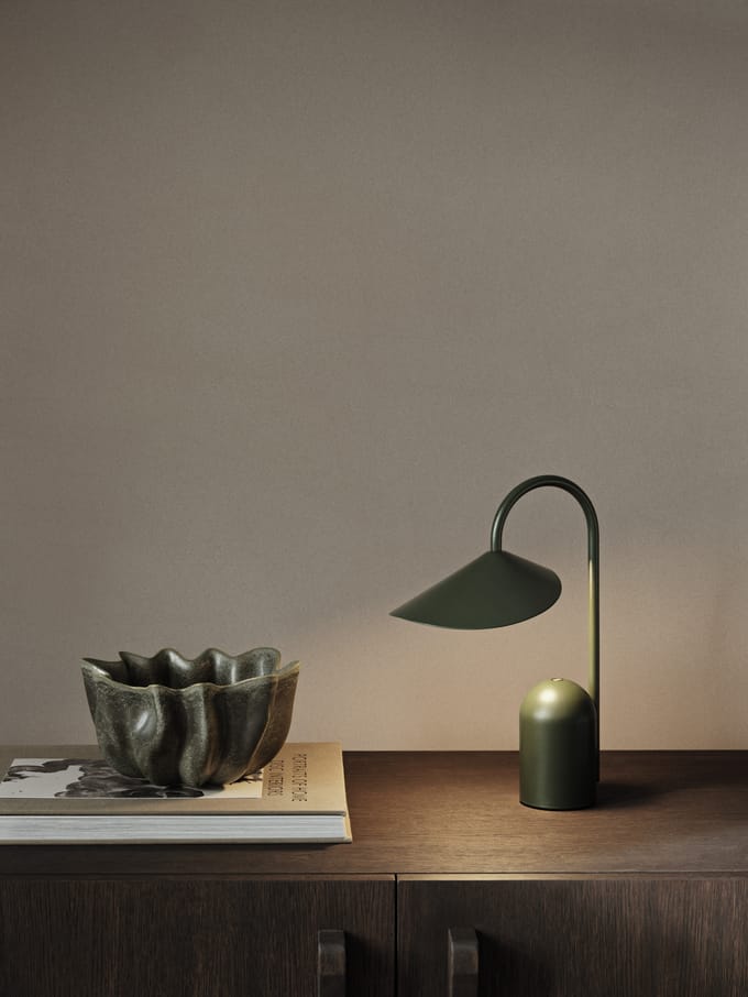 Ferm Living Arum draagbare lamp - grass green