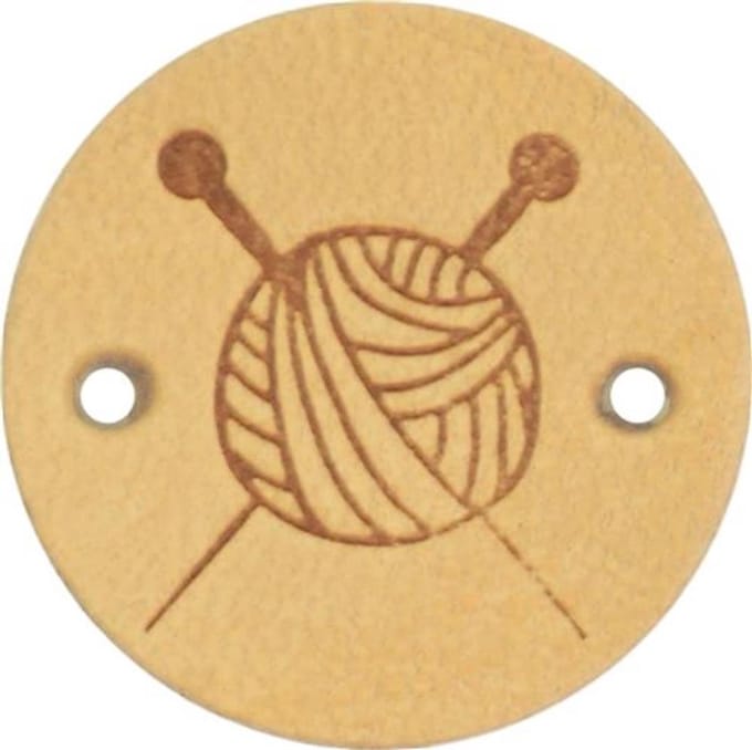 Durable Leren Label met Bolletje Wol en Breinaalden – 2 cm – Set van 2 Stuks