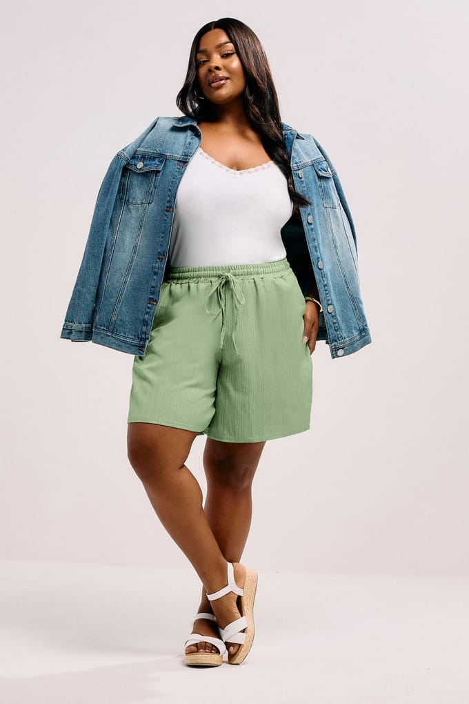 Yours Sage Green Crinkle Tie Waist Shorts Size 58-60
