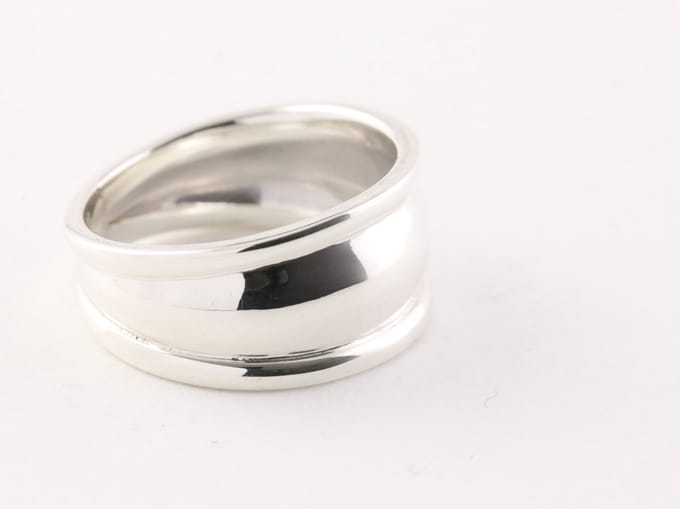 Brede hoogglans zilveren ring met ribbels - maat 17