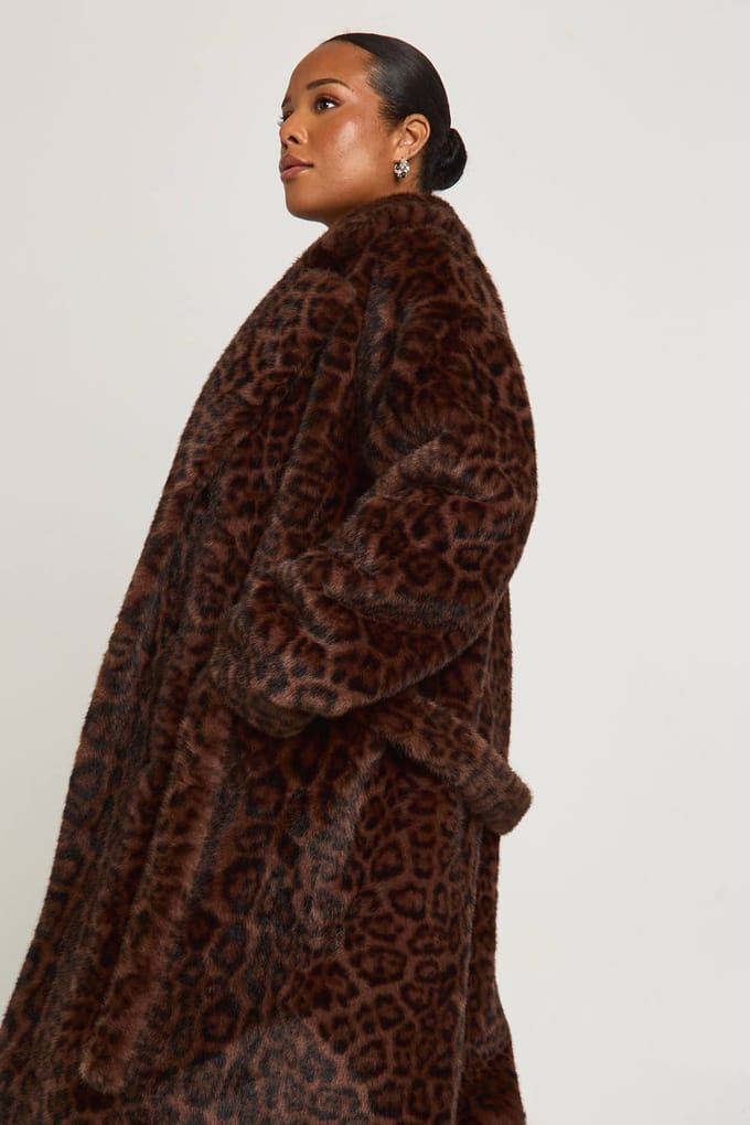 boohoo Dames Plus jas met band in de taille, nepbont, lang gesneden jasje | Leopard | Maat: 16