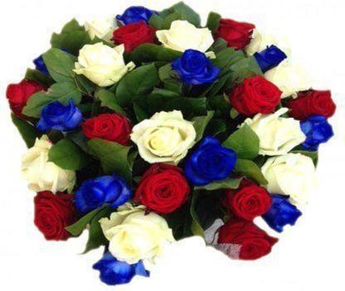 Boeket met 10 rode, 10 witte en 10 blauwe rozen mix