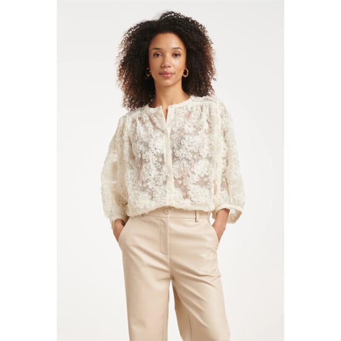 Smashed Lemon Blouse van transparante kant met 3d bloemendetails |