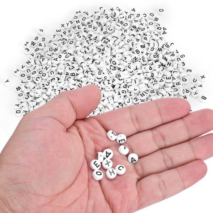 1000 stuks Witte Kralen Zwarte Engelse Alfabet Kraal DIY Acryl Ronde Sieraden Kleding Accessoire white