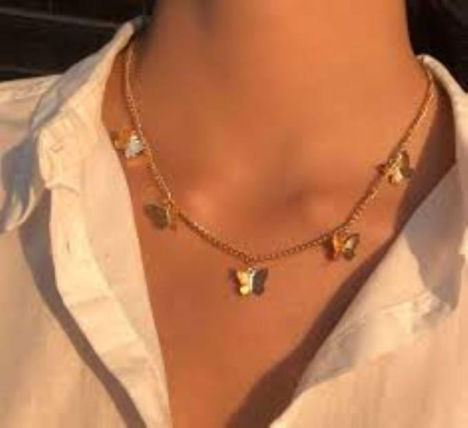 Ketting met 5 vlinders goudkleur.