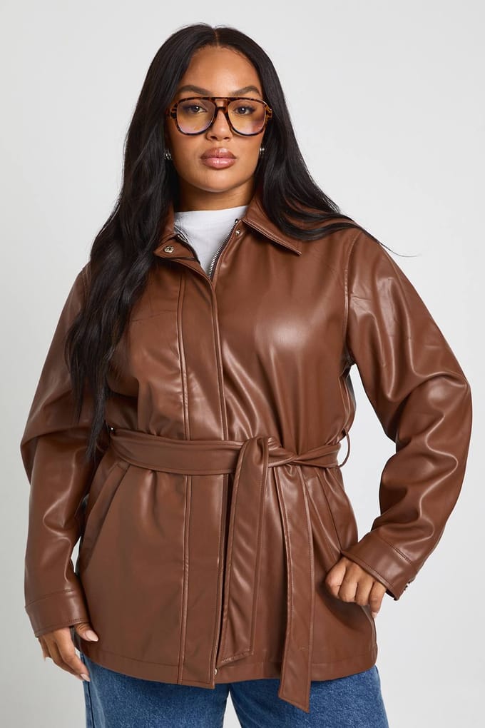 boohoo Dames Plus PU ceintuurtrenchcoat | Bruin | Maat: 46