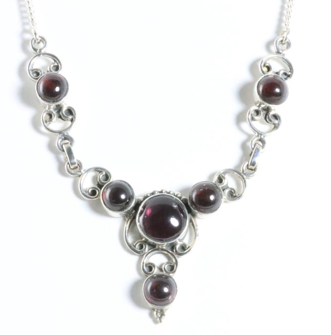 Zilveren ketting met granaat