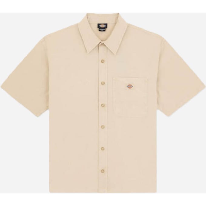 groen man beige shirt