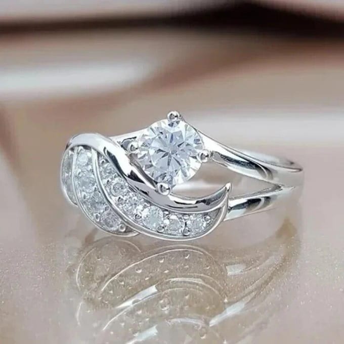 Huitan Vleugelring Zirkonia Damesring Luxe Bruiloft Verlovingsaccessoires Modeontwerp Sieraden Cadeaus 10 white