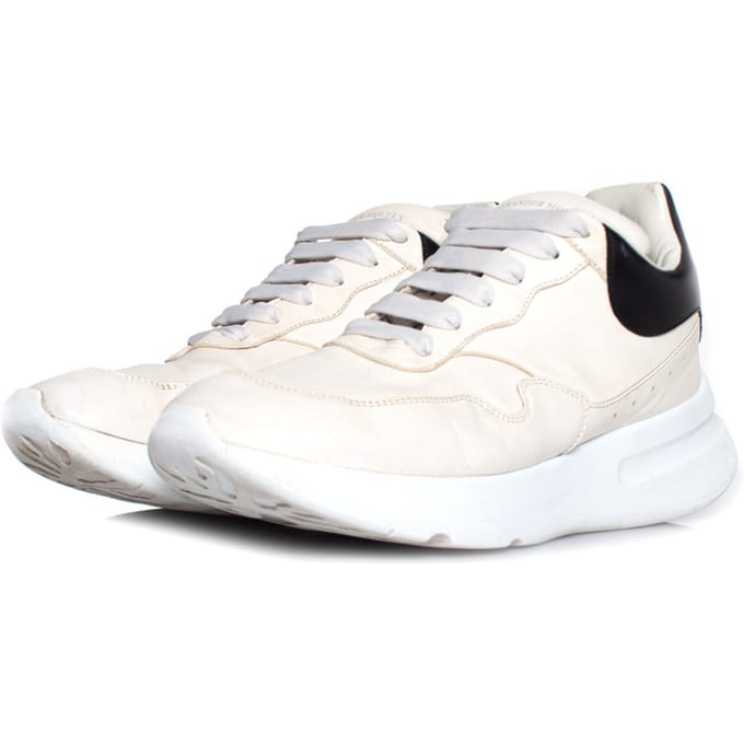 Alexander McQueen crèmekleurige sneakers