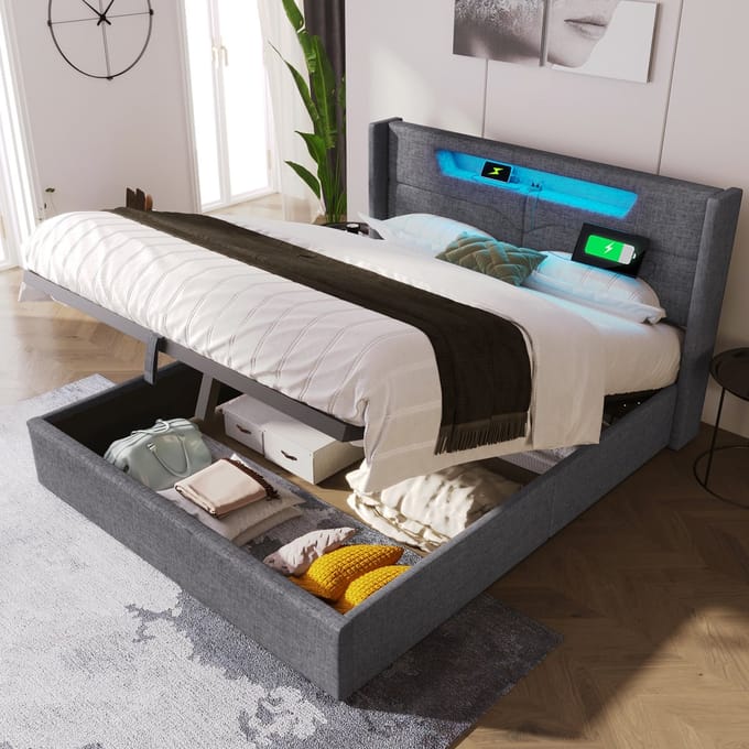 MODFU Bedframe 140x200 cm – Grijs linnen met LED & V-lijn hoofdbord – Hydraulisch