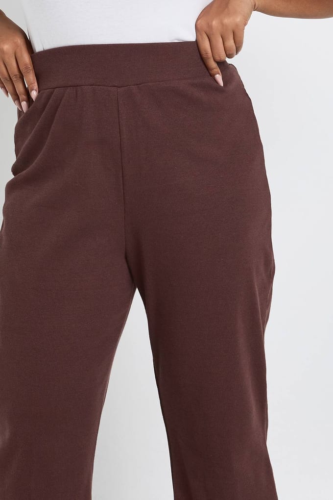 boohoo Dames Plus Basic Rib Uitlopende Legging | Chocoladebruin | Maat: 46