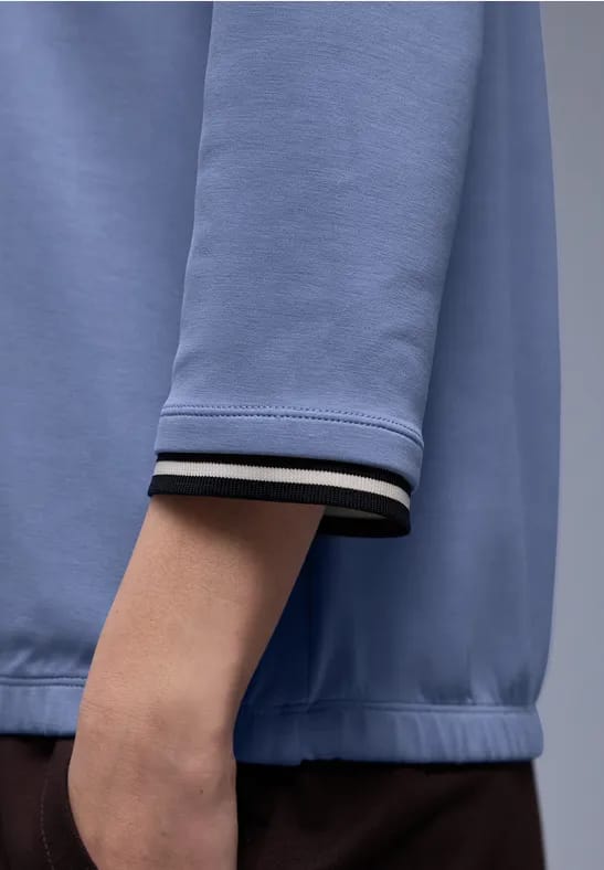 Shirt met zijdeachtige look en details