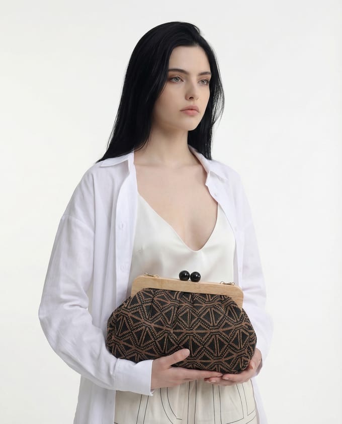 Kassandra Schoudertas Women