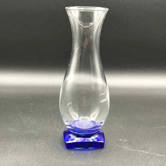 Bormioli Rocco vaasje 17,5 cm hoogte glas met blauwe voet