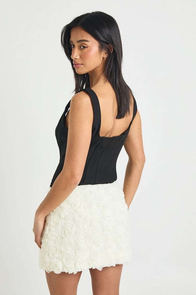 boohoo Dames Petite Crêpe Rozen Minirok | Ivory | Maat: 6