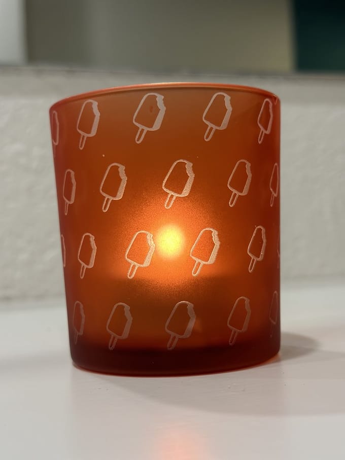 Rode waxinelichthouder met print van waterijsjes