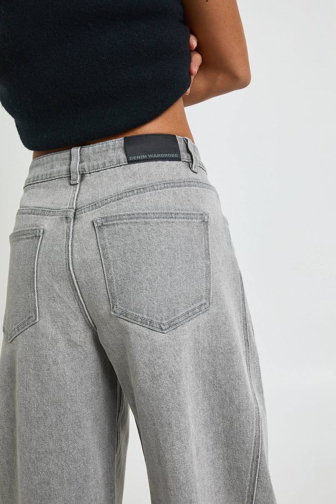 boohoo Dames De Petite Mid Waist Barrel Jeans | Greywash | Maat: 44