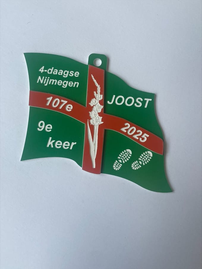 Decorama Nijmeegse Vierdaagse hanger - Gegraveerd aandenken & herinnering kruisje
