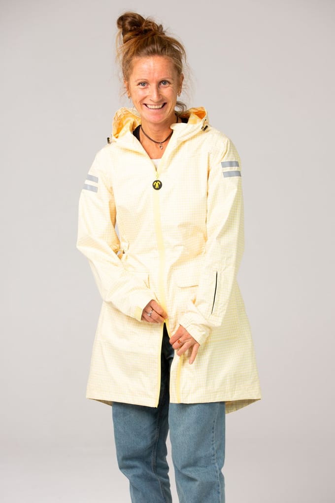 Ducksday - Regenjas Dames - Waterdicht - Parka met Capuchon - Reflecterend - Half Lang Model - Gevoerd - Lemonade - Licht geel met wit - Maat Medium 38/40
