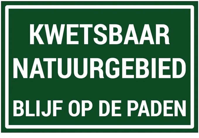 Kwetsbaar natuurgebied blijf op de paden sticker | 30 x 20 cm