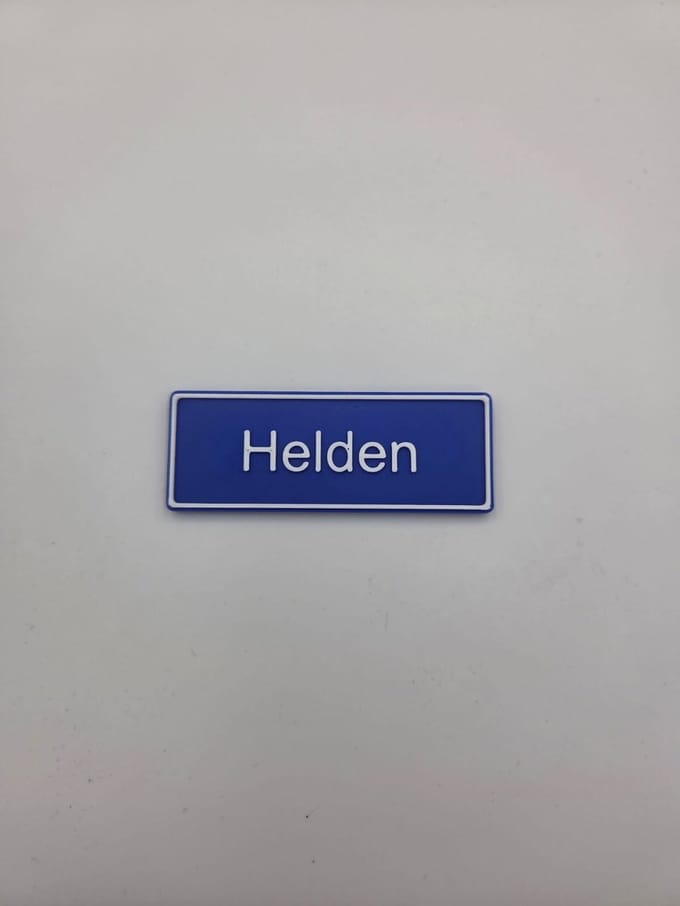 Koelkast Magneet plaatsnaam 8 X 3 CM Helden