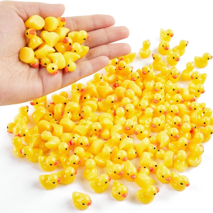100200Stuks Mini Hars Eendjes Kleine Eend Miniatuur Beeldjes Groothandel Kleine Eend Hangers voor Feestjes DIY Micro Landschapsdecoraties