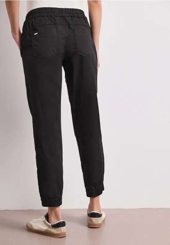 Slim legs broek in een lichtgewicht stof