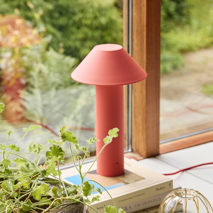Hübsch LED tafellamp Tower, rood, hoogte 32 cm, metaal