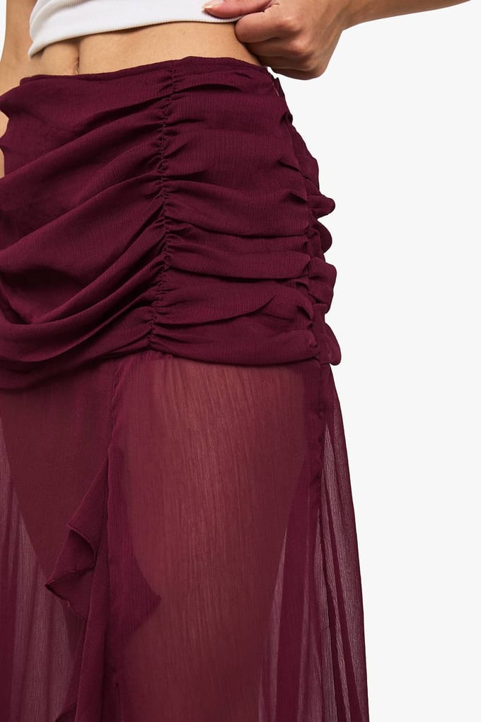 boohoo Dames Chiffon Maxi-Rok met Ruffles en gespleten zoom | Wine | Maat: 8