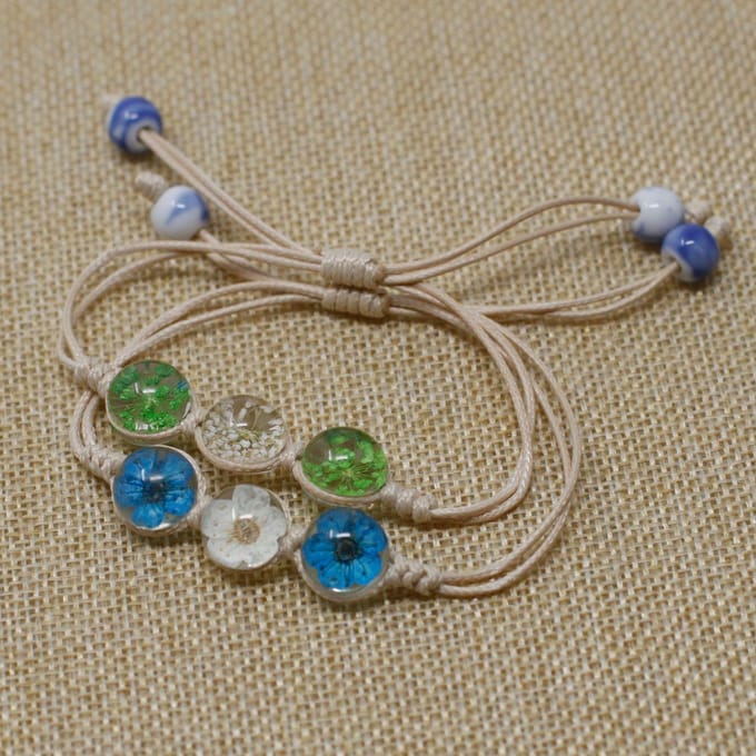 Geperste bloemen - Driebloemige armband