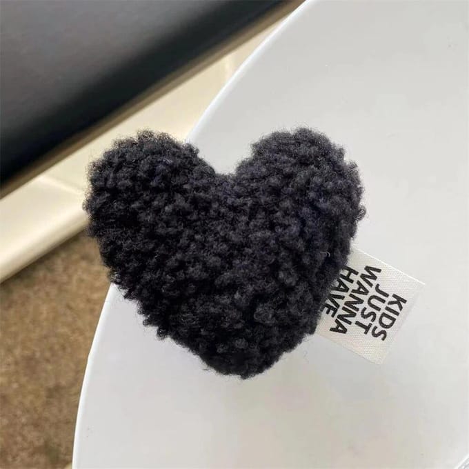 Peluche coréenne mignonne, chaleureuse, pelucheuse et attentionnée. noir