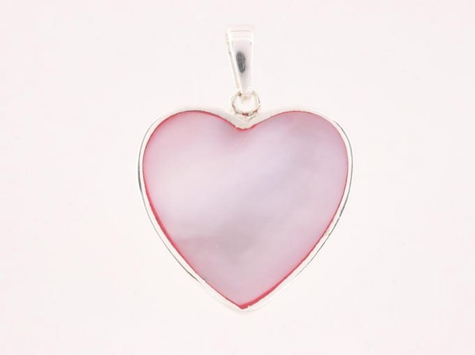 Hartvormige zilveren hanger met roze parelmoer