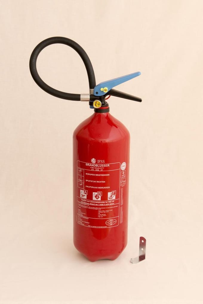 Vetbrandblusser 6 ltr schuim (inclusief 1 jaar keuring)