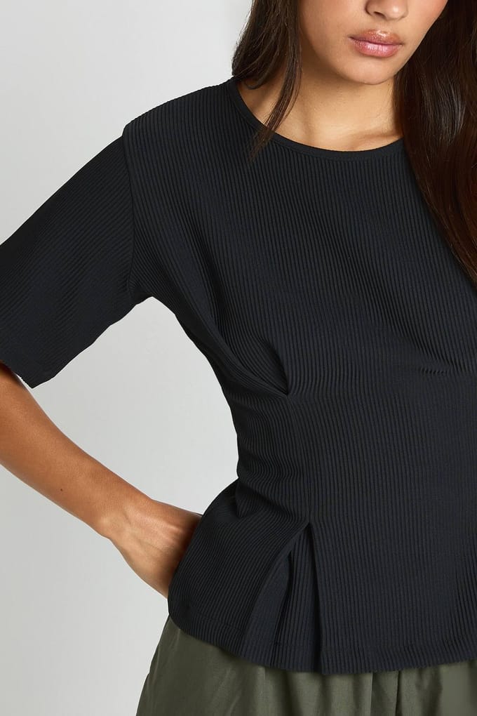 boohoo Dames Ottomaanse rib T-shirt met getailleerde taille | Black | Maat: 8