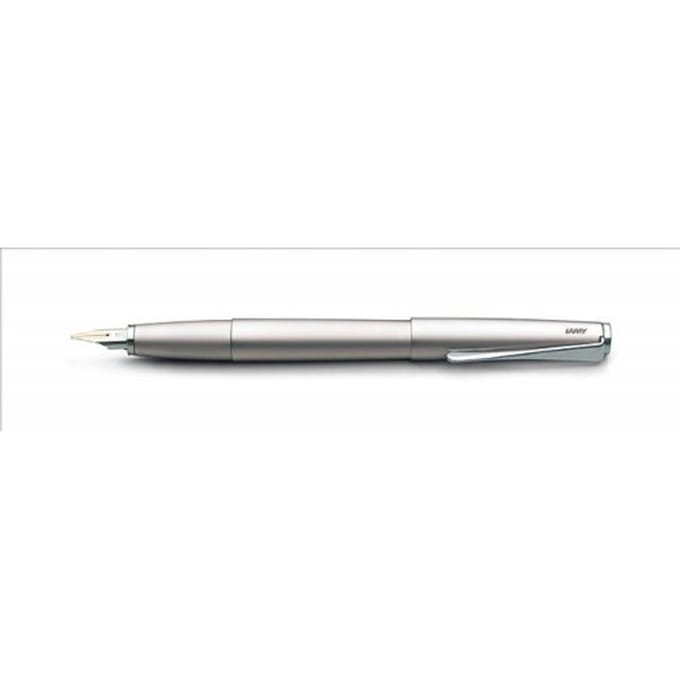 Lamy vulpen, model studio, uitvoering palladium met een medium penpunt
